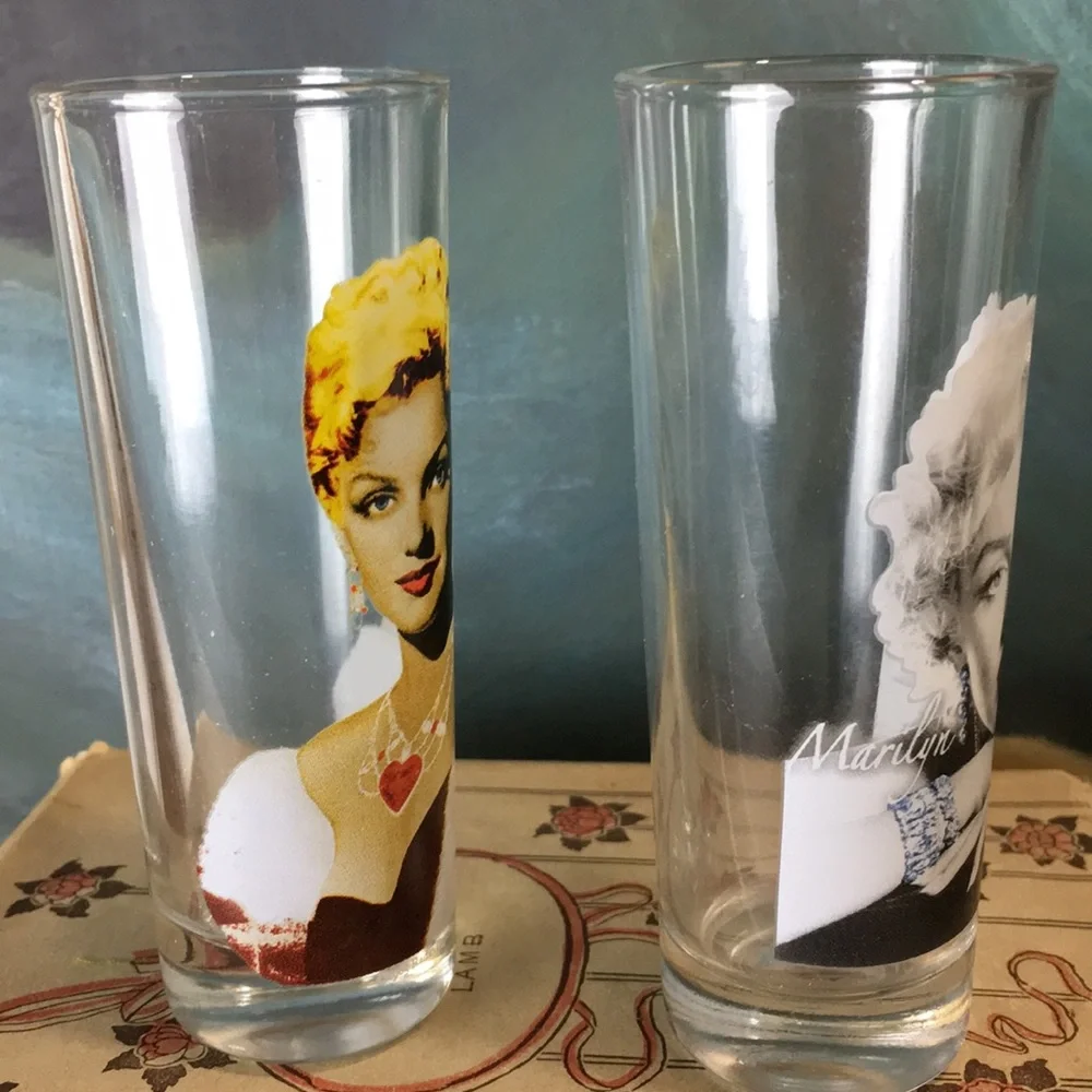 Marilyn Monroe Shot Glasses Set of 2 - Picture 4 of 8